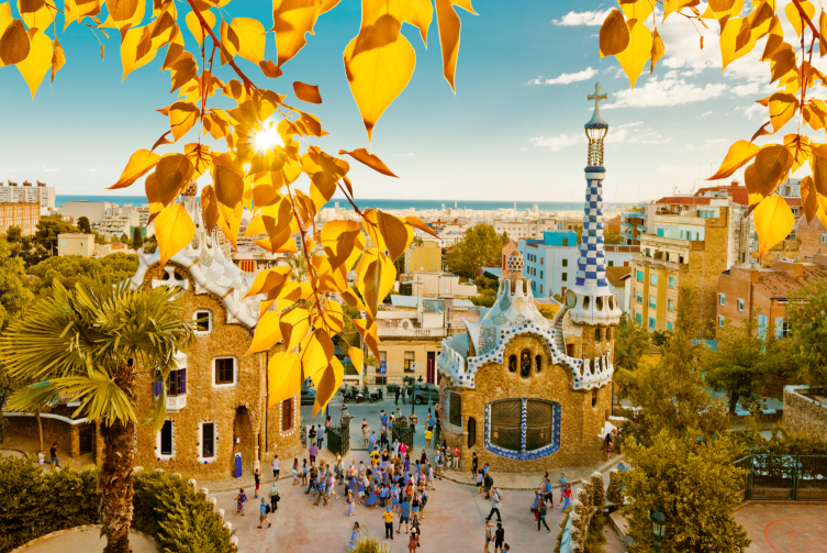 IdealtoursBarcelonaParkGuellshutterstock211288180.png