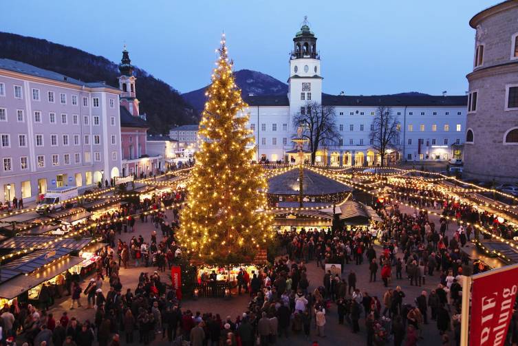 IdealtoursSalzburgerChristkindlmarktResidenzplatzFotowwwchristkindlmarktcoatSalzburg.jpg